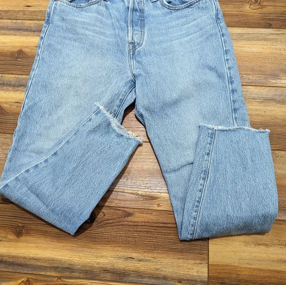 Levi's Wedgie Straight Med/Light Wash Cropped Jeans Size 29 - Picture 3 of 13